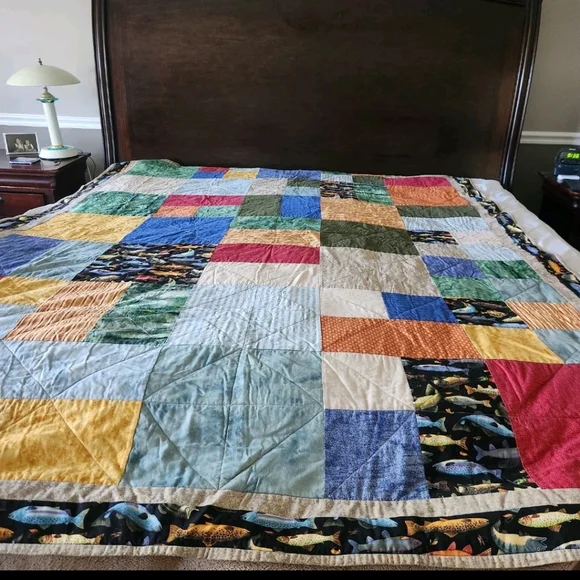HANDMADE Patchwork Quilt Fish Cabin Outdoors Man Cave Colorful Bedding 66 x 99 - Picture 3 of 6